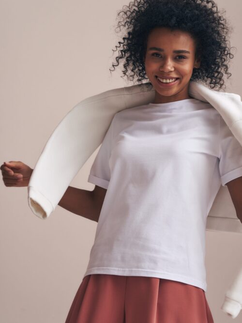 Купить белую брендовую футболку оверсайз онлайн