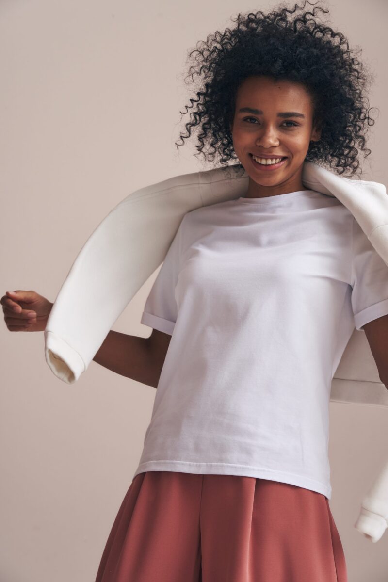 Купить белую брендовую футболку оверсайз онлайн
